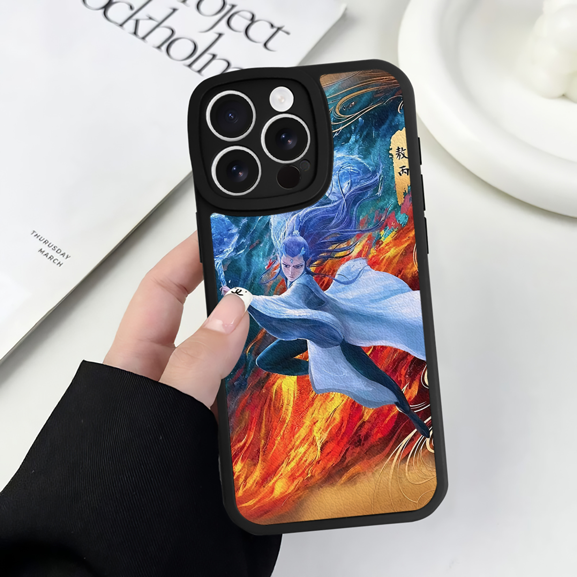 （画像用） Ne Zha 2 ナタ 魔童の大暴れ 【iPhone 16シリーズ対応】シリコンスマホケース（レザー調） 材質：シリコン